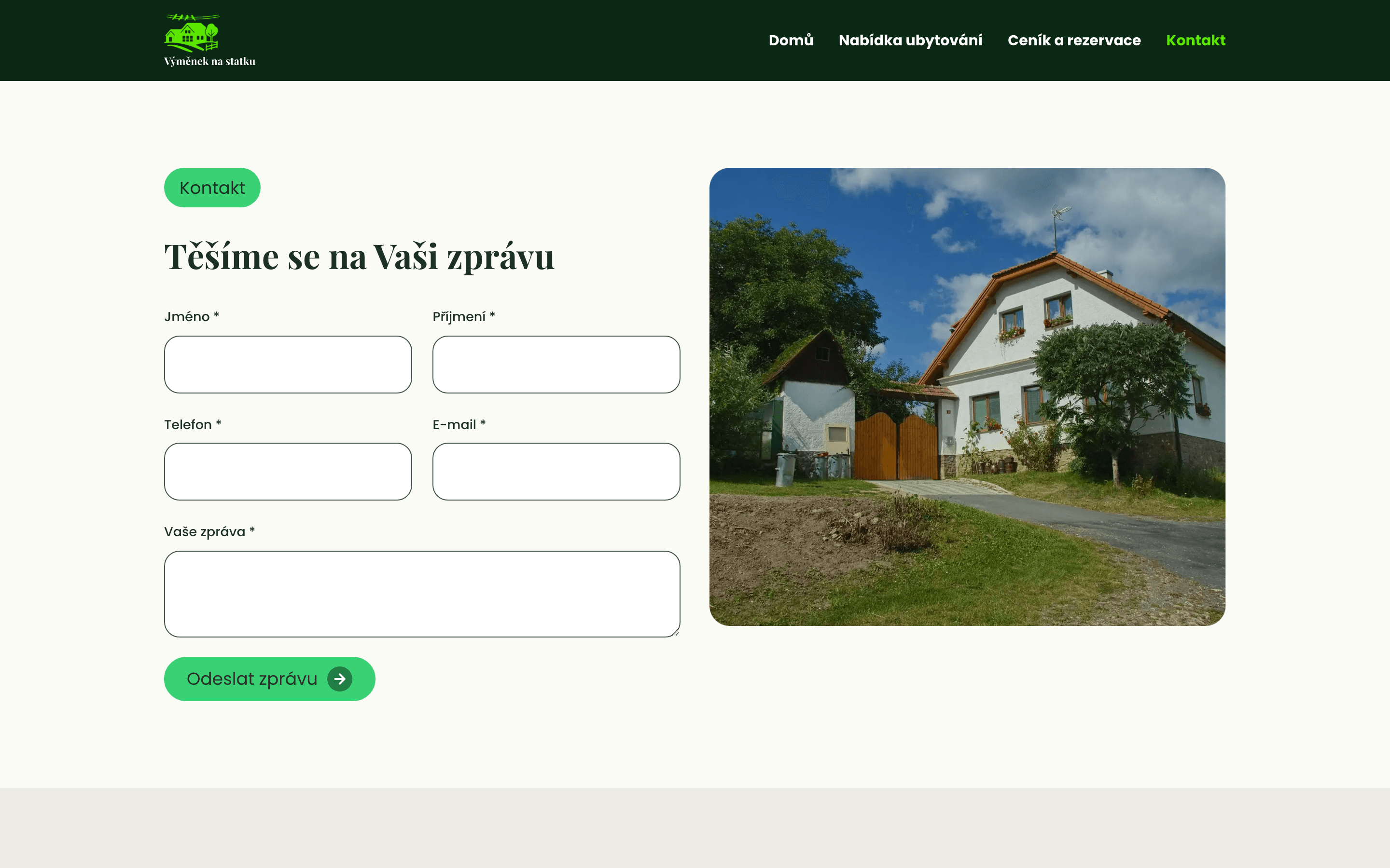 Sekce Kontakt s poptávkovým formulářem a fotografií statku.